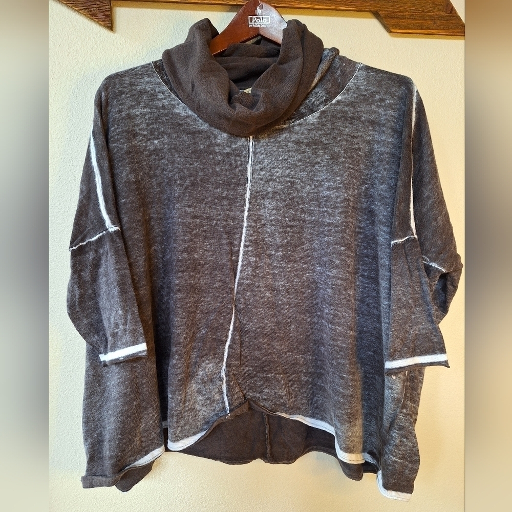 Democracy Womens Cowl Neck 3/4 length sleeves sweatshirt. Boxy. Size M
